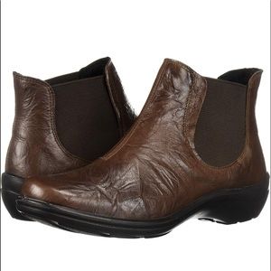 ✨NEW✨ Romika Distressed Leather Ankle Bootie